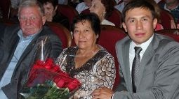 Геннадий Головкин с родителями