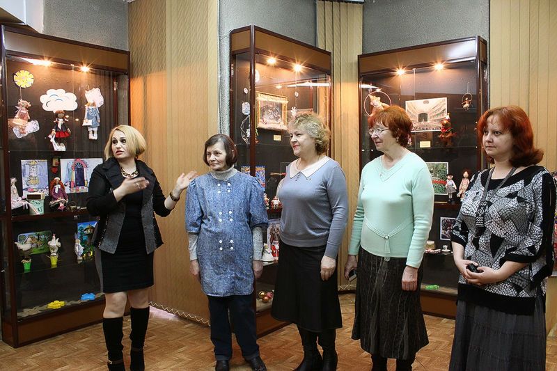 Выставка «Люди и куклы, куклы и люди»