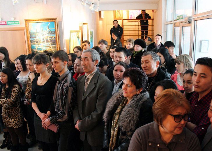 Выставка работ Айсулу и Томирис Алданаевых в Семее