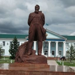 Памятник Курчатову в Курчатове