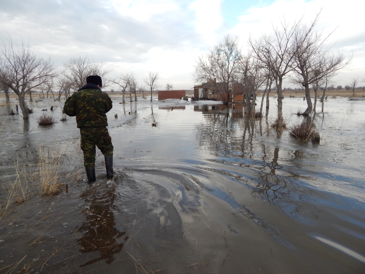 Откачка талой воды в Семее