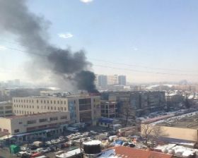 Пожар в центре строительных материалов в Алматы