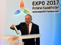 Нурсултан Назарбаев заложил капсулу строительства ЭКСПО 2017