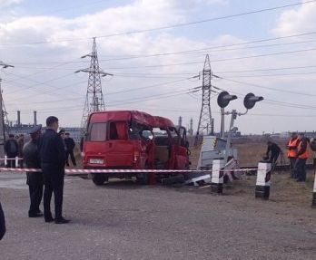 В Павлодарской области столкнулись тепловоз и маршрутка
