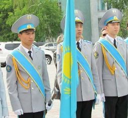 Конкурс знаменных групп Равнение на знамена в Семее