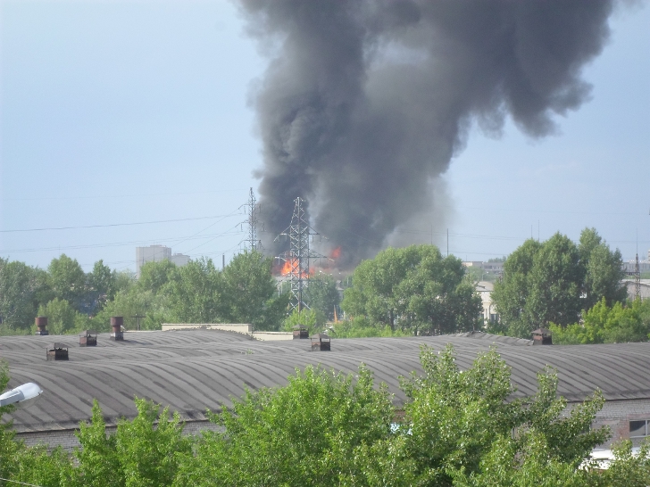 Пожар на бывшем заводе газовой аппаратуры в Семее