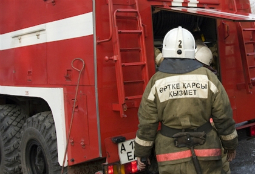В Алматы горит Казвторчермет