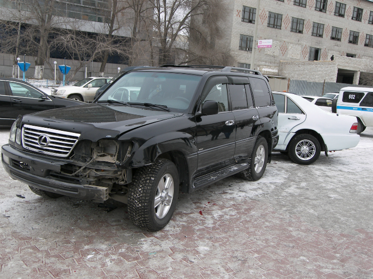 Авария возле ТЦ Парк Сити
