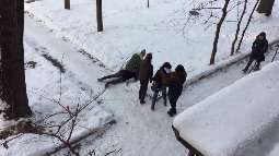 Драка девушек во дворе Алматы