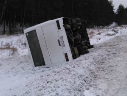 Автобус опрокинулся