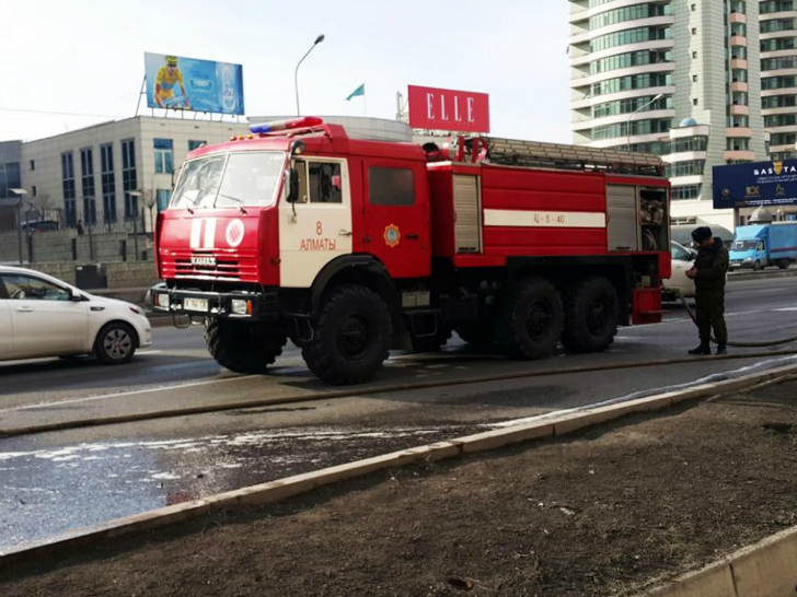 Сгоревшая ГАЗель на Аль-Фараби