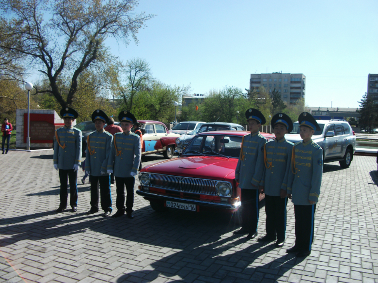 Раскрась авто в цвета Победы