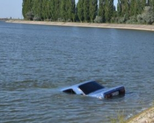 ВАЗ с девушкой утонул в Семее