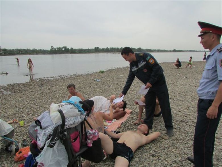 Рейд по воде провело УЧС Семея