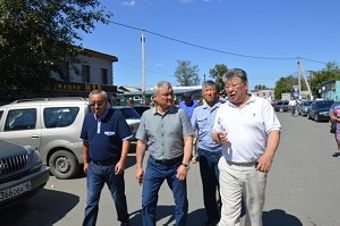 Аким Семея провёл рейд по стихийным рынкам города
