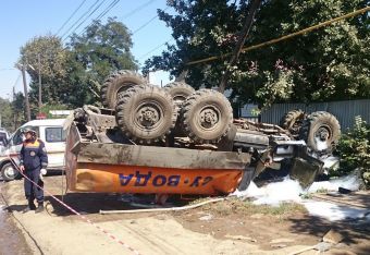 ДТП с участием водовоза в Алматы