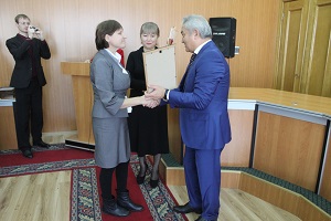 Поздравление соцработников в Семее