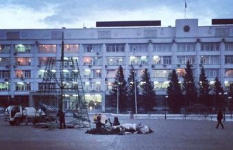 Работы по установке новогодней елки в Семее
