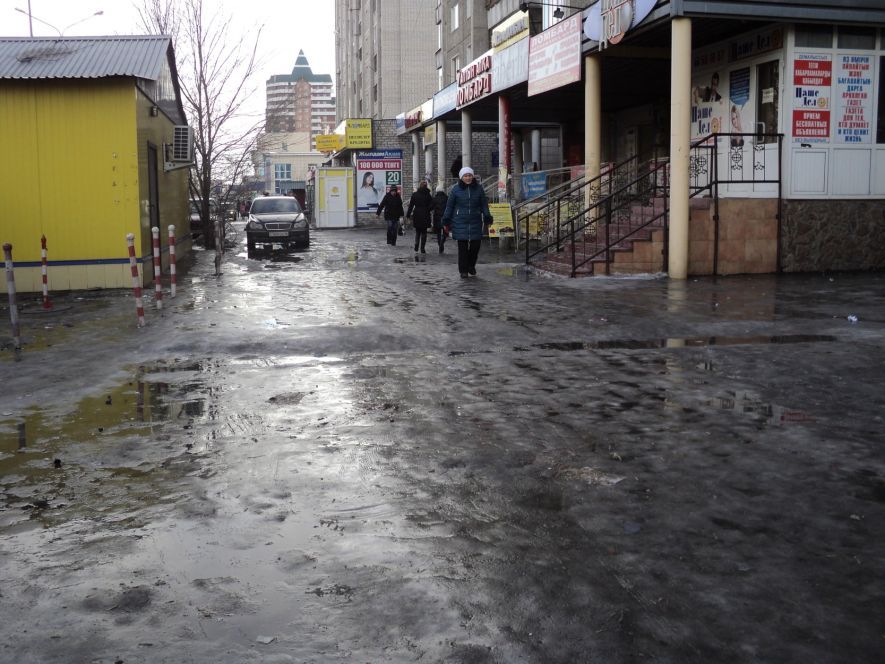 Гололёд на улицах Семея