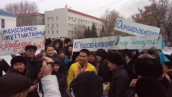 Семейчане встречают чемпиона мира по армрестлингу