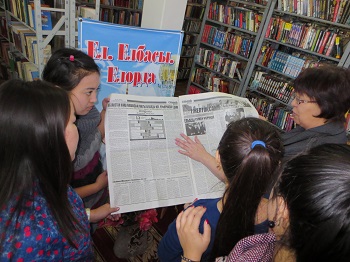 Книжная выставка в библиотеке имени Абая в Семее