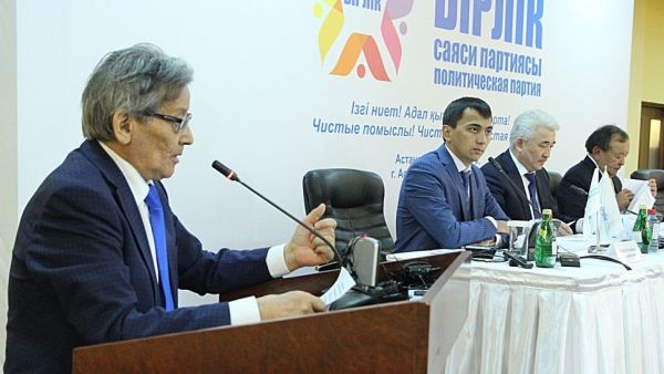 Члены партии встретились с жителями Семея