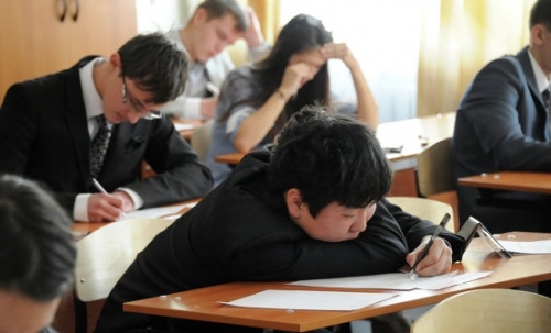 В школе