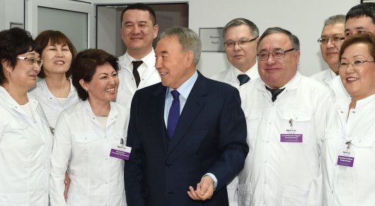 Назарбаев рассказывает анекдот о врачах