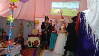 Студенты отмечают Наурыз в Семее