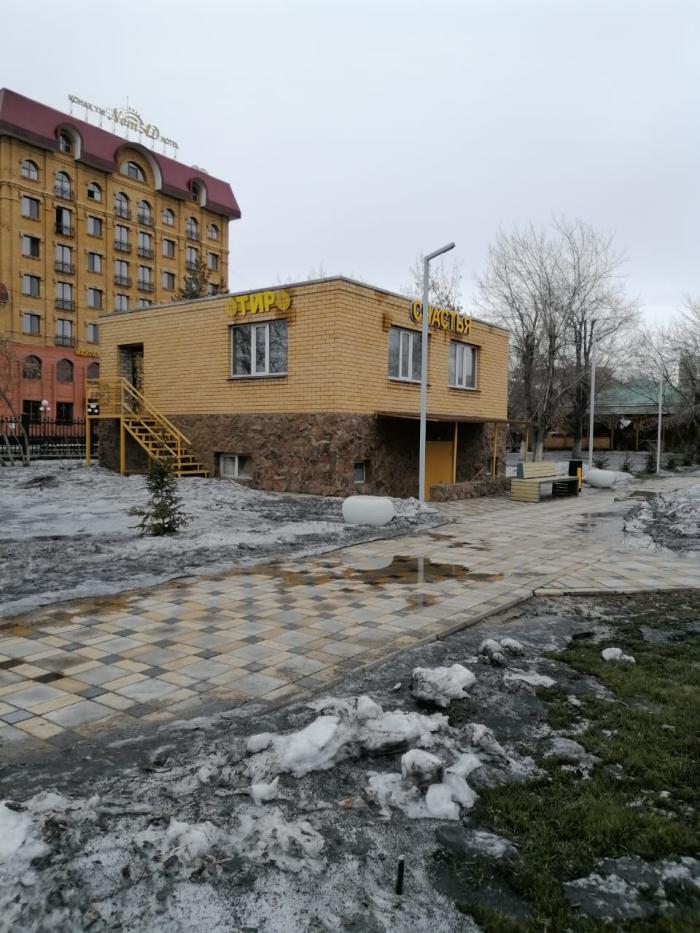 Пошел третий год, как центральный парк Семея закрыт на ремонт