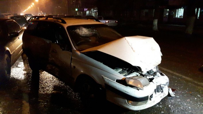 В Алматы водитель «Toyota» протаранил четыре автомобиля