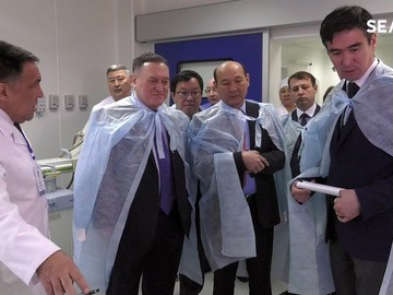 СЕМЕЙ ПОСЕТИЛИ РУКОВОДИТЕЛИ ВЕДУЩИХ НАУЧНО-ИССЛЕДОВАТЕЛЬСКИХ ЦЕНТРОВ НАШЕЙ СТРАНЫ СЕМЕЙ ПОСЕТИЛИ РУКОВОДИТЕЛИ ВЕДУЩИХ НАУЧНО-ИССЛЕДОВАТЕЛЬСКИХ ЦЕНТРОВ НАШЕЙ СТРАНЫ