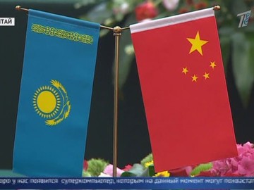 Касым-Жомарт Токаев встретил в Китае своего учителя Касым-Жомарт Токаев встретил в Китае своего учителя