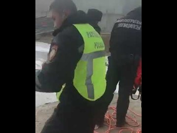 В Атырау провалившегося под лед мужчину спасли благодаря камерам видеонаблюдения