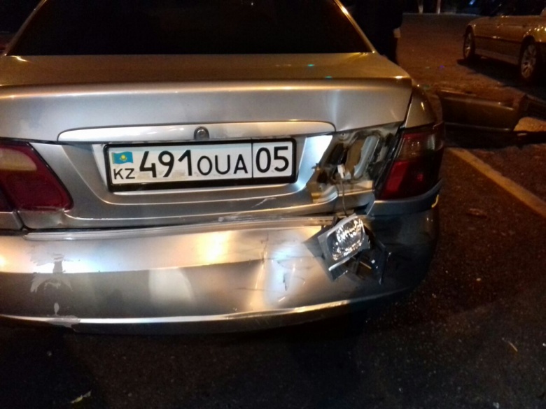 В Алматы скрывавшийся от погони водитель «Subaru» спровоцировал массовое ДТП