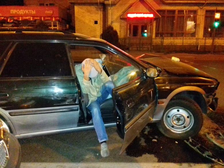 В Алматы скрывавшийся от погони водитель «Subaru» спровоцировал массовое ДТП