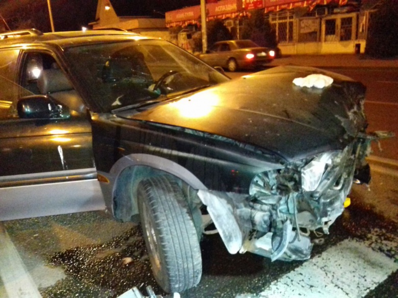 В Алматы скрывавшийся от погони водитель «Subaru» спровоцировал массовое ДТП