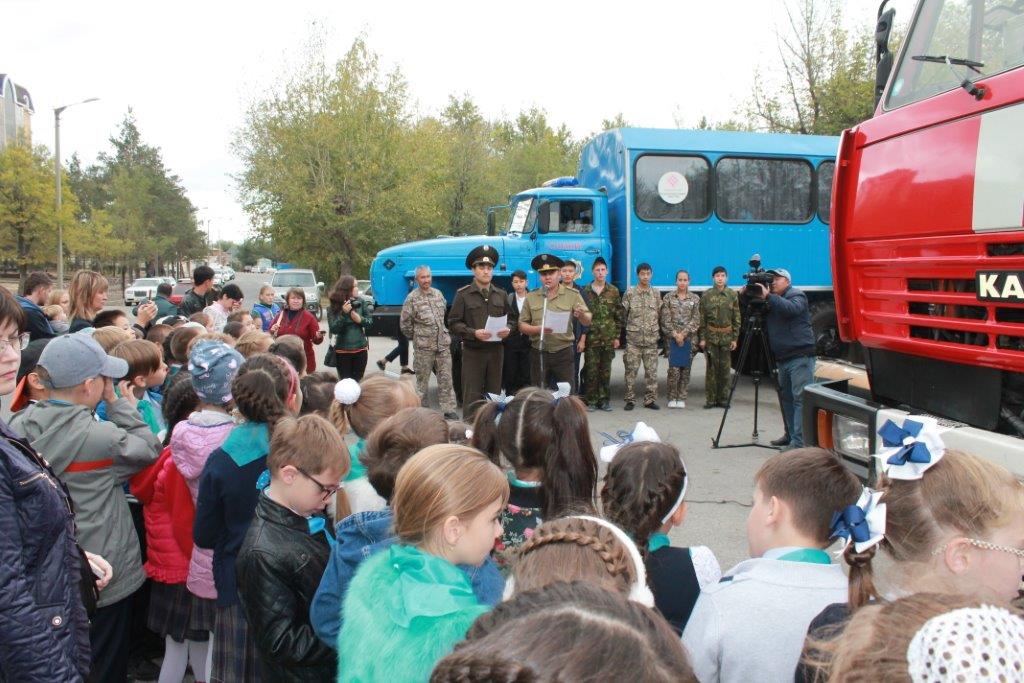 Необычные фонтаны на набережной показали семейчанам