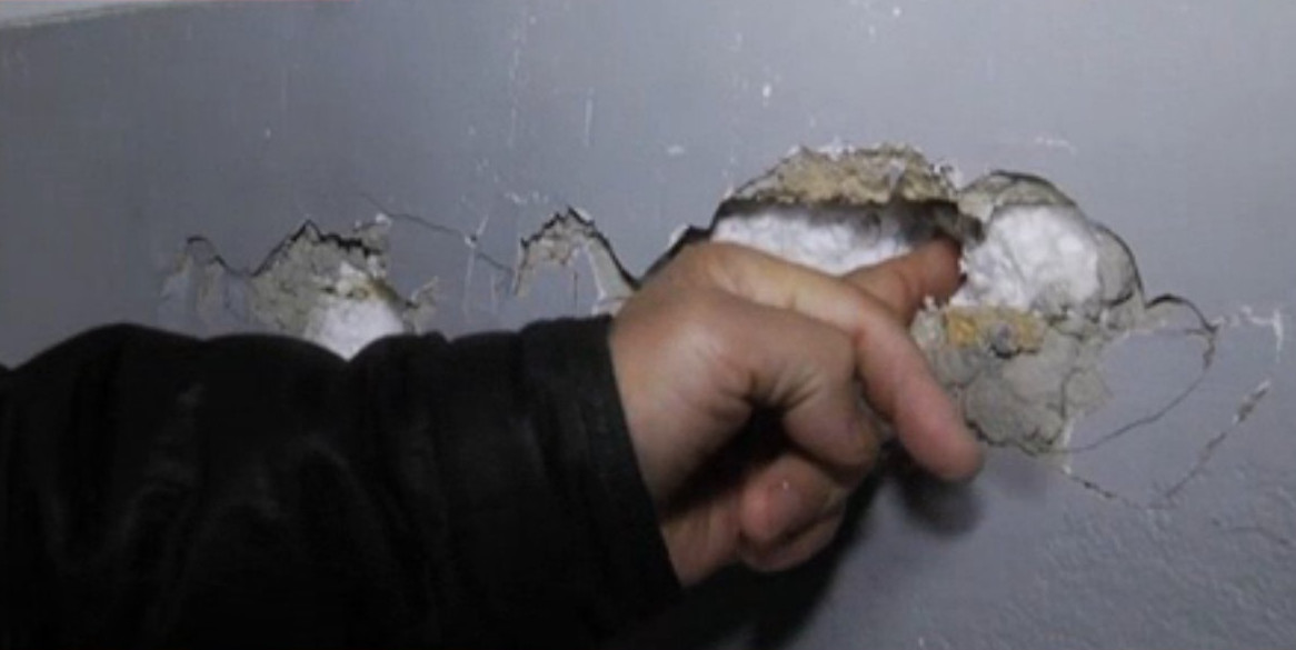 В квартирах арендного дома в Семее идет дождь