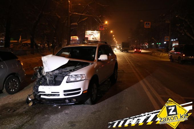 В Алматы водитель «Volkswagen», в состоянии наркотического опьянения, столкнулся с ГАЗелью