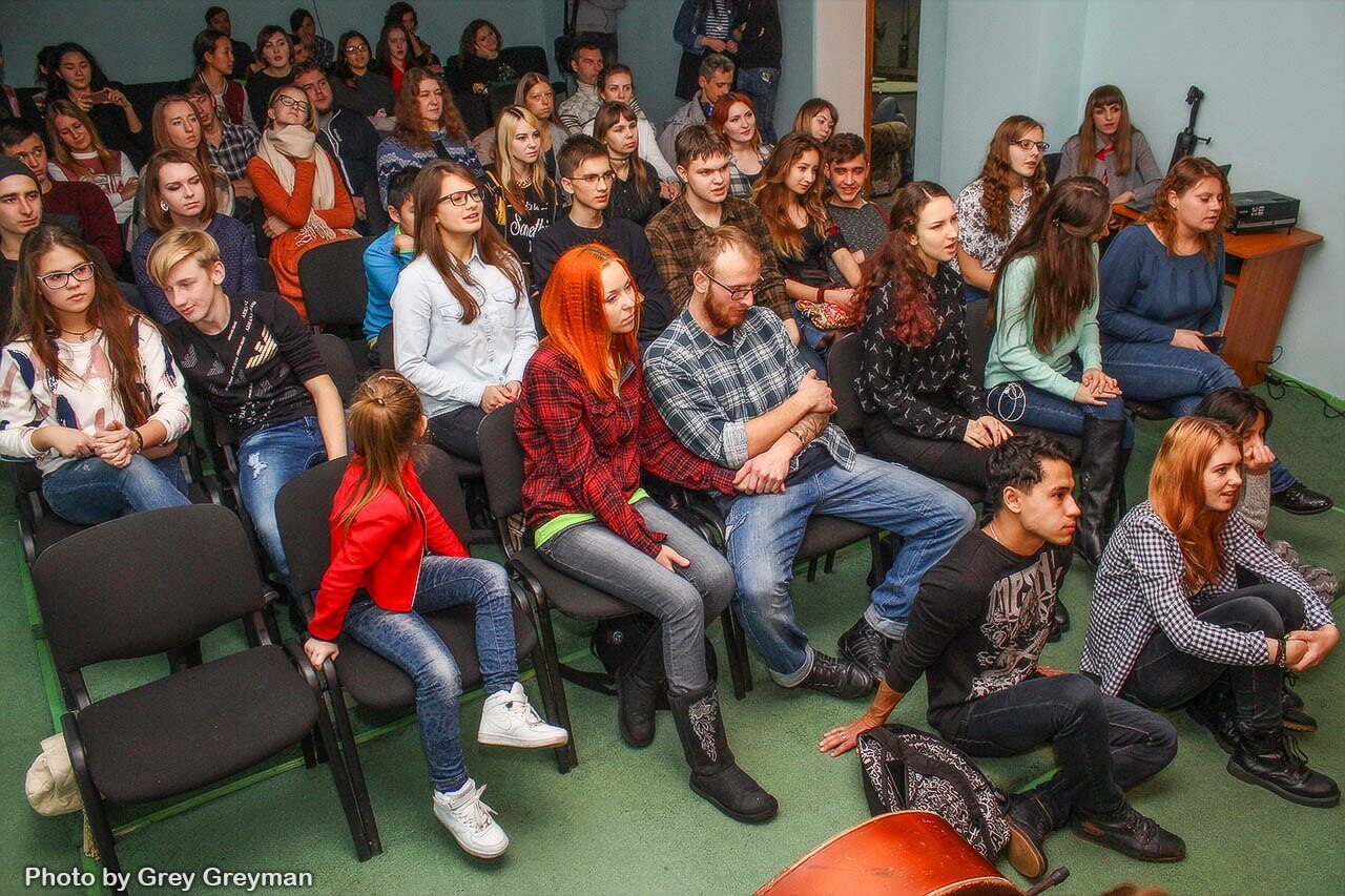 26-го ноября в зале Музея Достоевского состоялся акустический концерт групп НеораХэлп, Ремедиос Инморталес и Модель 5.