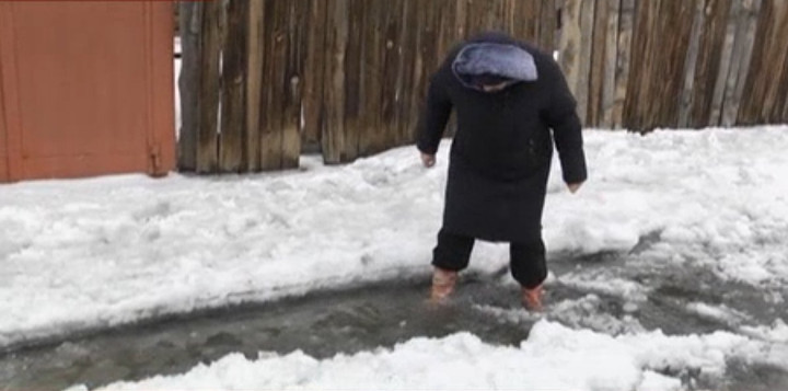 В Семее заливает частный сектор