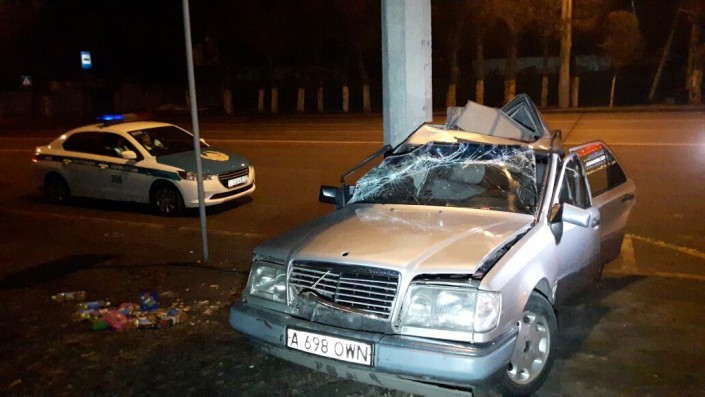 В Алматы 2 человека пострадали  в жуткой аварии