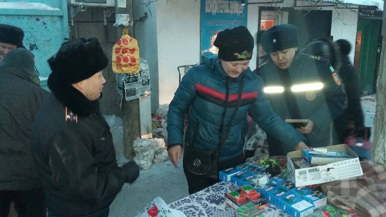 В Семее проходят рейды по местам реализации пиротехнических изделий