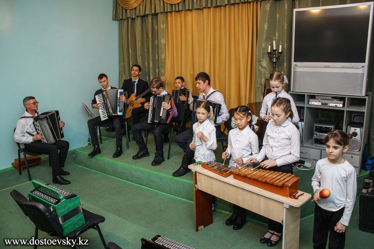 Музыкальный вечер преподавателей и учащихся Детской музыкальной школы прошел в Семее