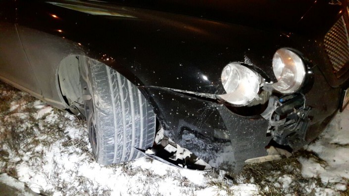 В Алматы водитель «Bentley» влетел в столб