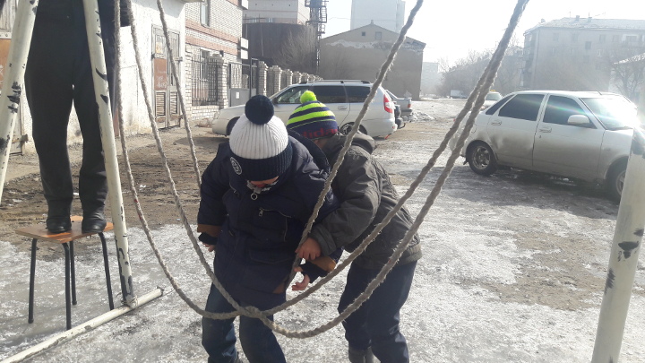 Жители Семея установили во дворе праздничную юрту