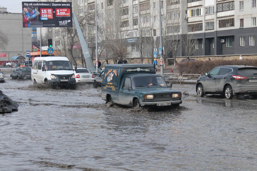 затоплена улица Кабанбай батыра в Семее