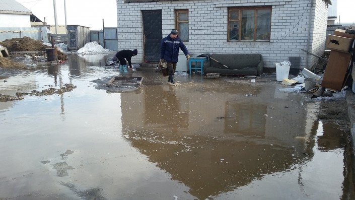 Семей затапливается талой водой четвертые сутки