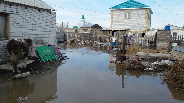 Семей затапливается талой водой четвертые сутки